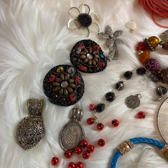 Fashion Costume Bracelets and Pendents Mixed Jewlery Lot of 17 - Picture 4 of 7